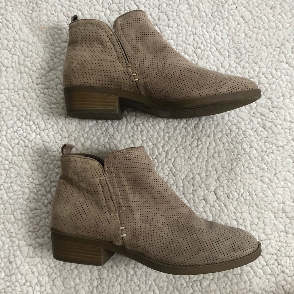 Universal Threads Tan Booties - Picture 3 of 6